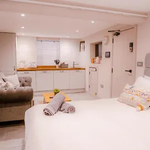  Apartment The Hideaway United Kingdom